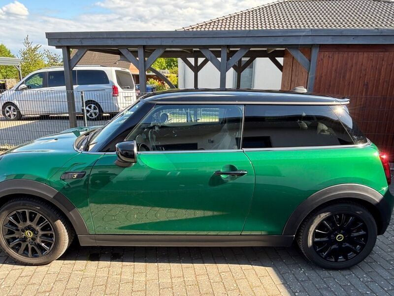 Gebraucht Mini Cooper SE 135 kW (184 PS) 2023 Grün Kleinwagen