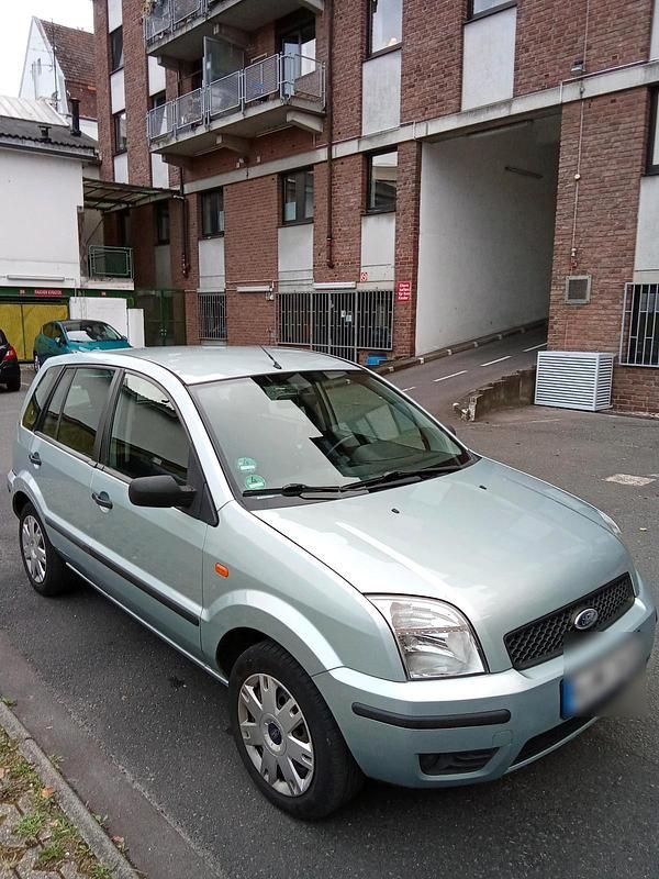 Grün Gebraucht 2004 Ford Fusion Trend Limousine | 1.799 € (Etwas zu teuer) - Bild 1/4