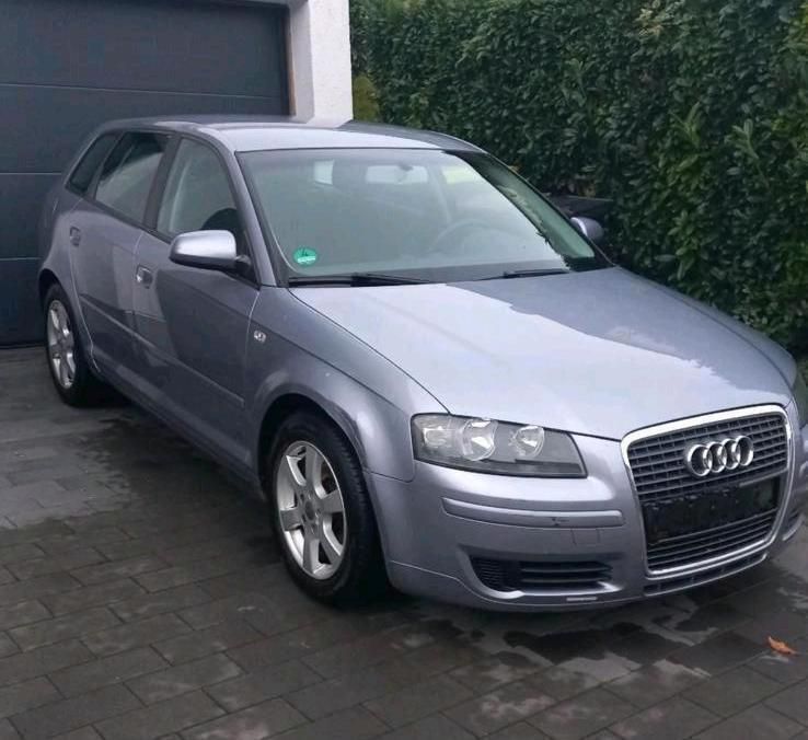 Grau Gebraucht 2004 Audi A3 Sportback Limousine | 2.200 € (Fairer Preis) - Bild 1/4