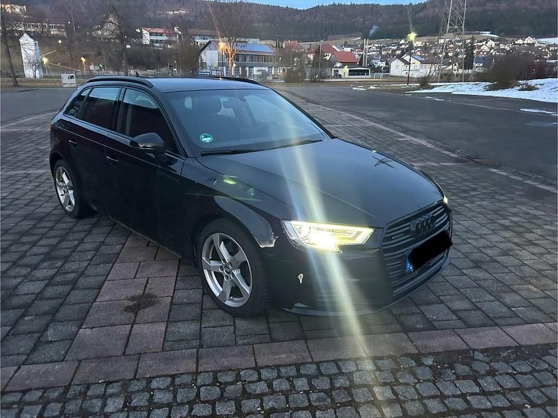 Gebraucht Audi A3 Sportback Sport 190 PS (139 kW) 2019 Schwarz Kleinwagen