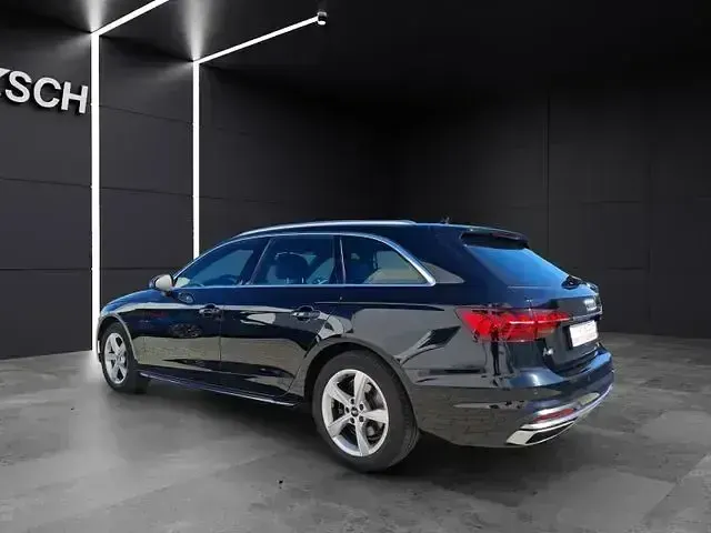 Gebraucht Audi A4 Advanced 190 PS (139 kW) 2021 Mythosschwarz metallic Kombi
