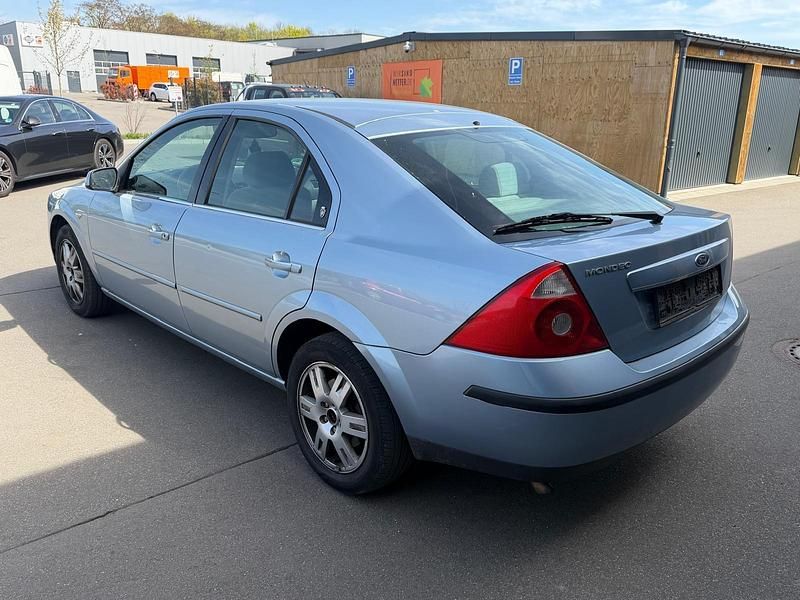 Gebraucht Ford Mondeo 125 PS (91 kW) 2004 Blau Limousine