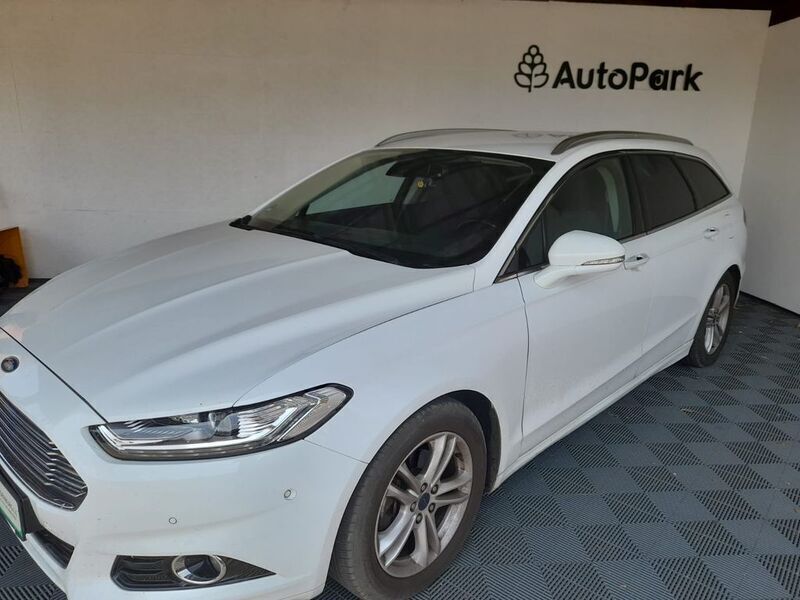 Weiß Gebraucht 2015 Ford Mondeo Titanium Limousine | 7.600 € (Superpreis) - Bild 1/4