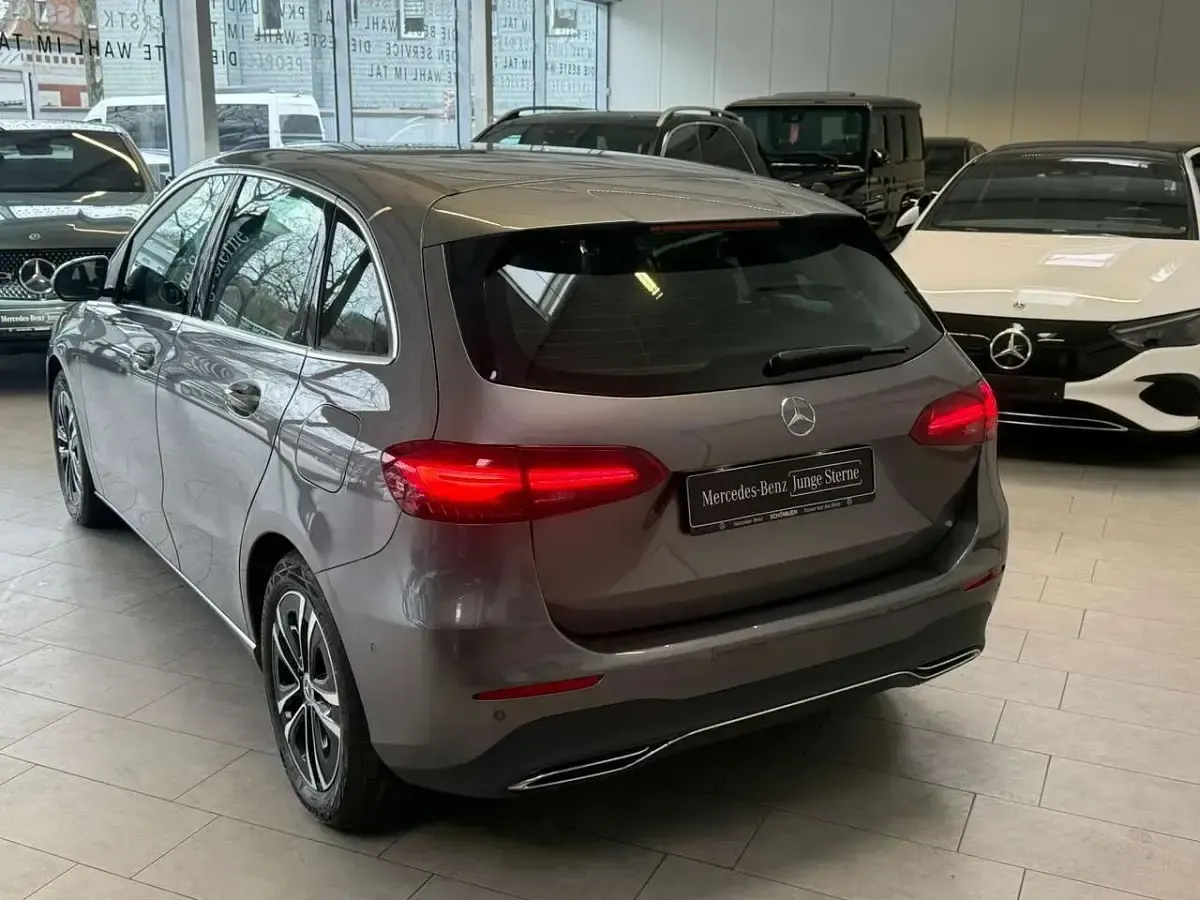 Gebraucht Mercedes B200 Progressive 150 PS (110 kW) 2024 Grau Kleinwagen