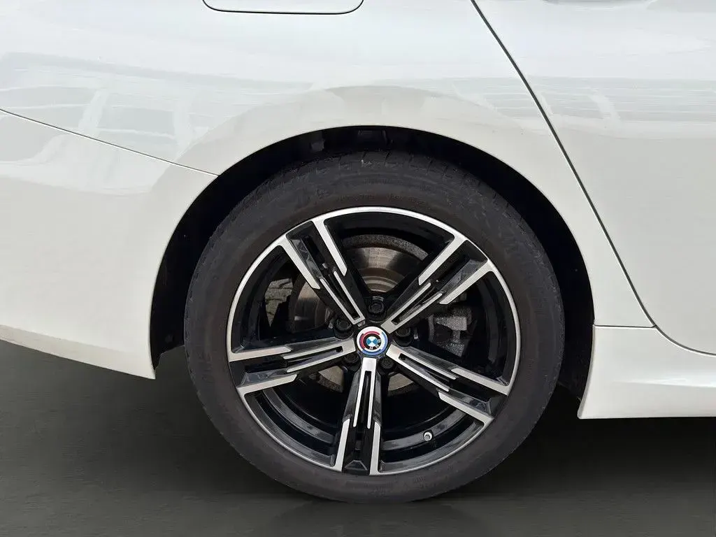 Gebraucht BMW 320 M Sport 190 PS (139 kW) 2022 Weiß Limousine