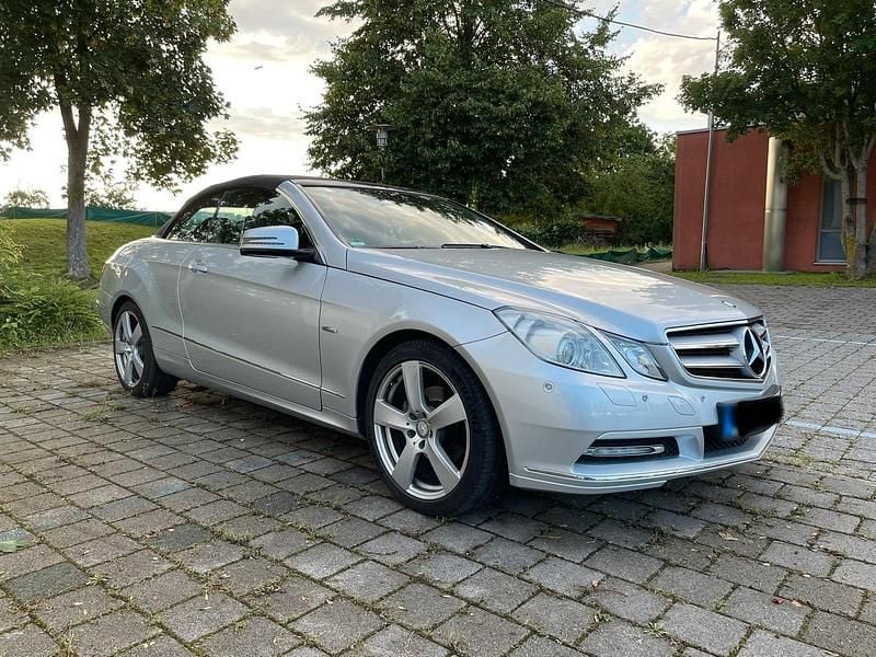 Gebraucht Mercedes E200 Avantgarde 184 PS (135 kW) 2011 Silber Cabrio