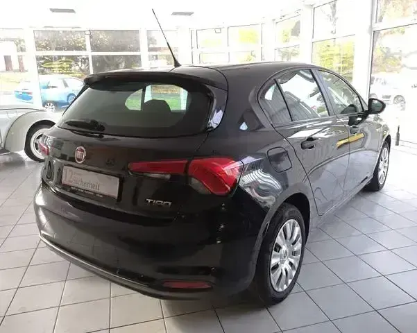 Gebraucht Fiat Tipo Pop 95 PS (69 kW) 2016 Schwarz Kleinwagen