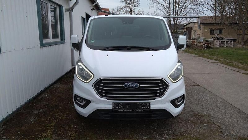 Gebraucht Ford Tourneo 131 PS (96 kW) 2019 Weiß Van / Kleinbus