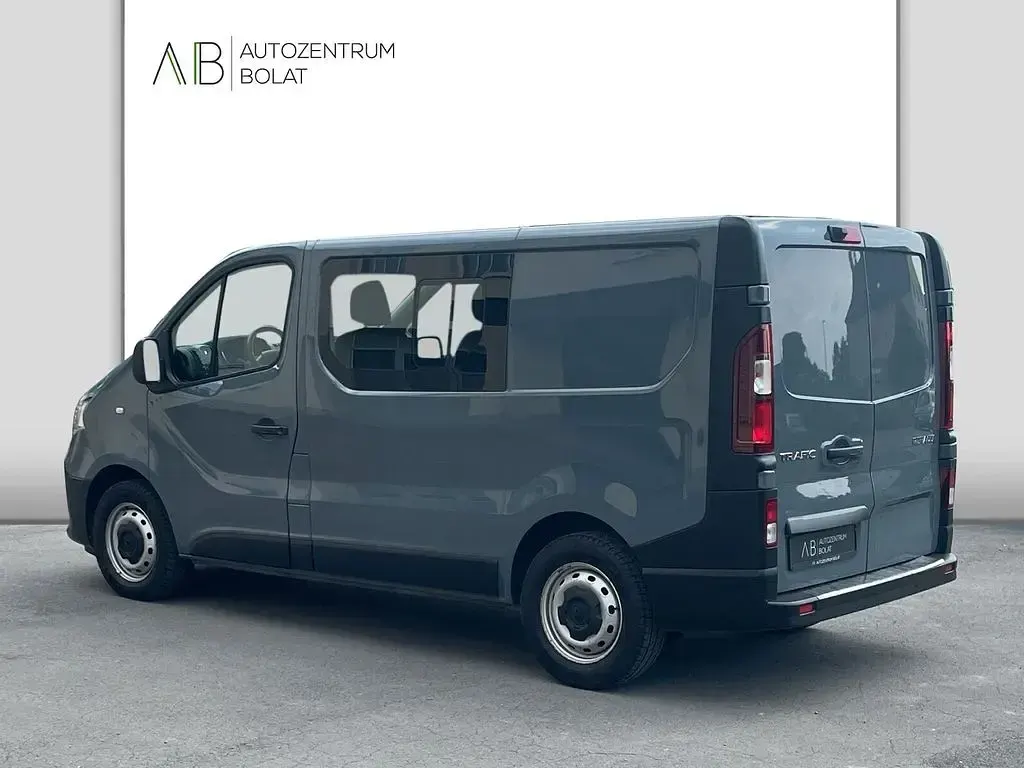 Gebraucht Renault Trafic Komfort 145 PS (106 kW) 2021 Grau Van / Kleinbus
