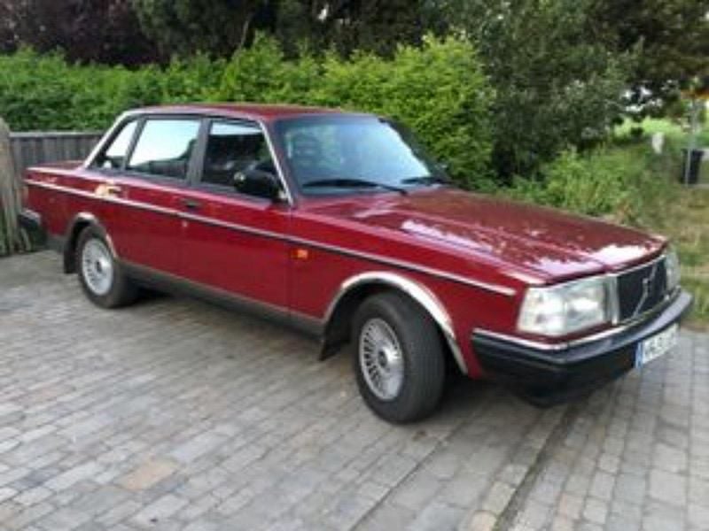 Rot Gebraucht 1986 Volvo 240 Limousine | 14.400 € - Bild 1/1