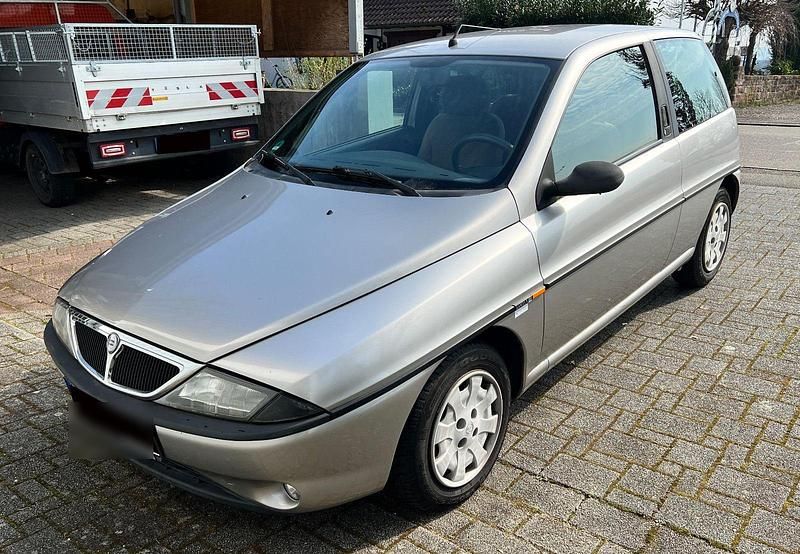 Silber Gebraucht 1996 Lancia Ypsilon Kleinwagen | 1.500 € - Bild 1/4