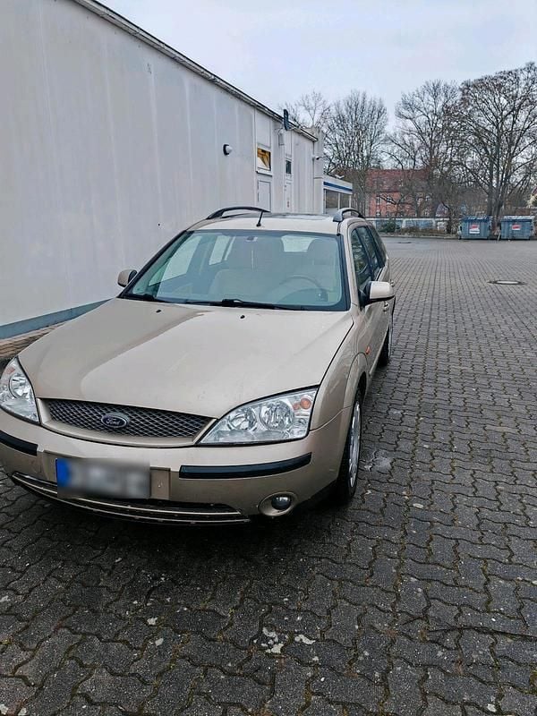 Gebraucht Ford Mondeo 149 PS (109 kW) 2001 Gold Kombi