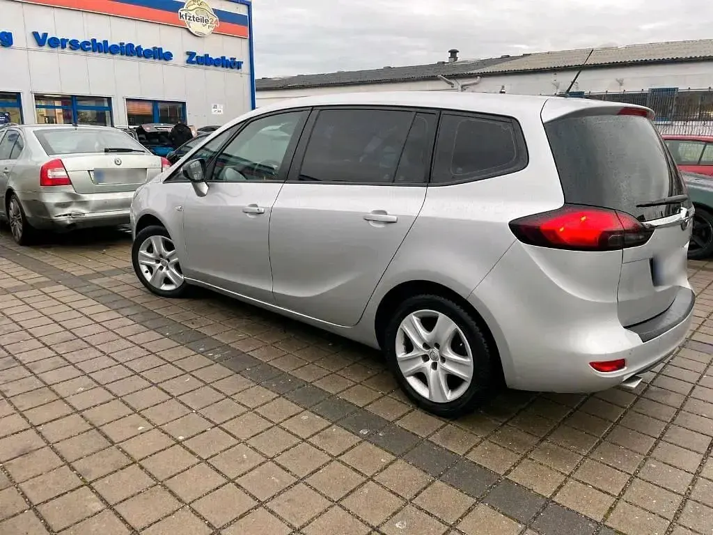 Gebraucht Opel Zafira 165 PS (121 kW) 2012 Silber Van / Kleinbus