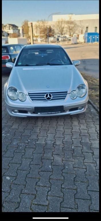 Schwarz Gebraucht 2001 Mercedes C200 Coupé | 2.990 € (Fairer Preis) - Bild 1/4