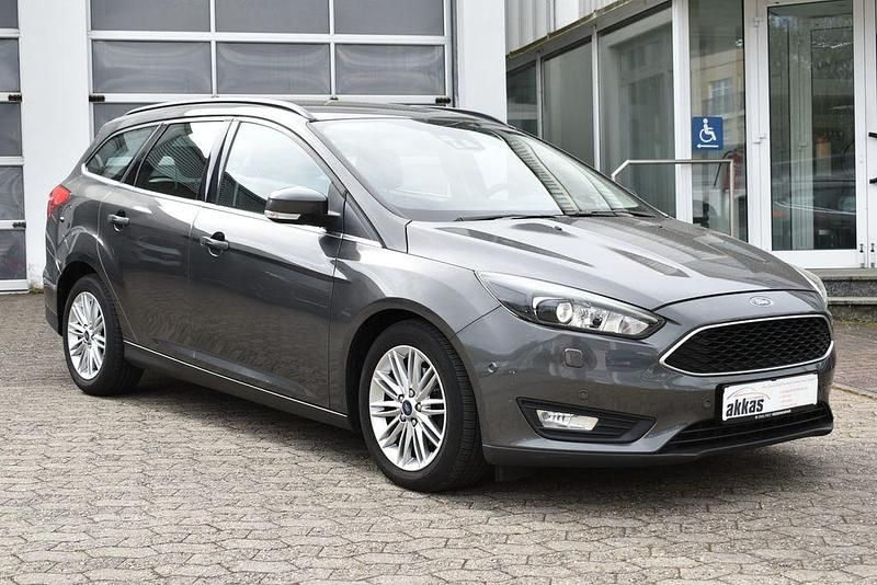 Gebraucht Ford Focus Cool & Connect 125 PS (91 kW) 2017 Grau Limousine