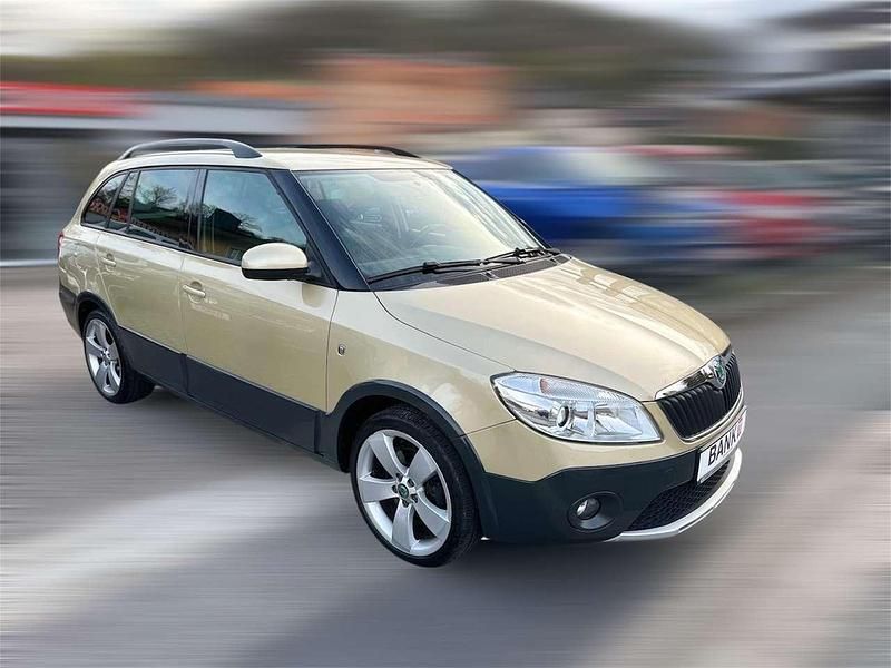 Gebraucht Skoda Fabia 105 PS (77 kW) 2011 Safaribeige metallic Kleinwagen
