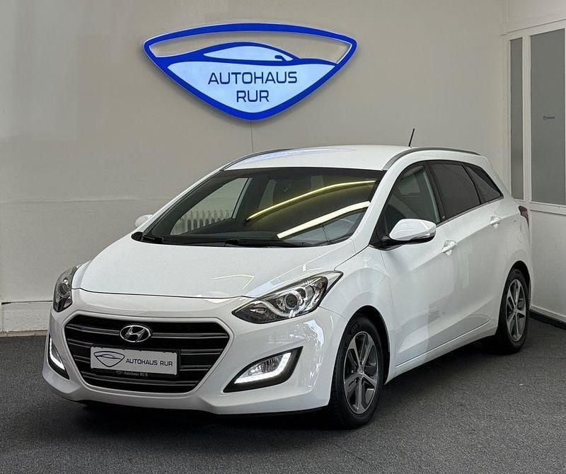 Weiß Gebraucht 2016 Hyundai i30 Premium Kombi | 11.990 € (Fairer Preis) - Bild 1/4