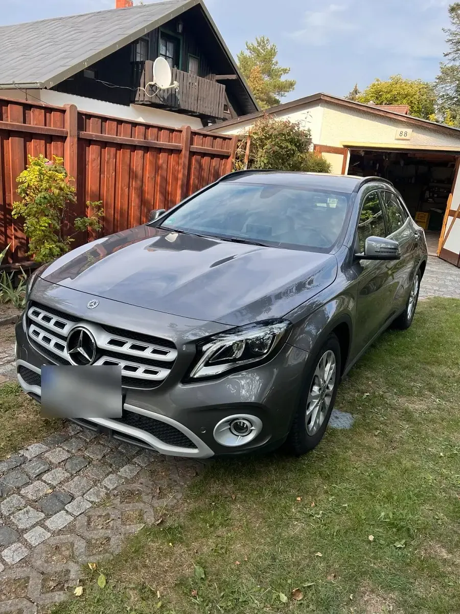 Gebraucht Mercedes GLA180 122 PS (89 kW) 2019 Silber SUV