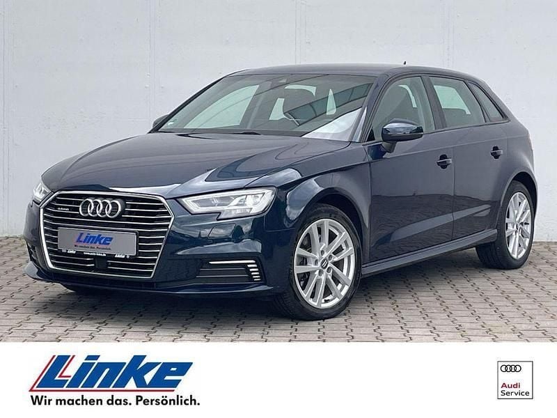 Blau Gebraucht 2020 Audi A3 Sportback e-tron Sport Limousine | 19.990 € (Guter Preis) - Bild 1/4
