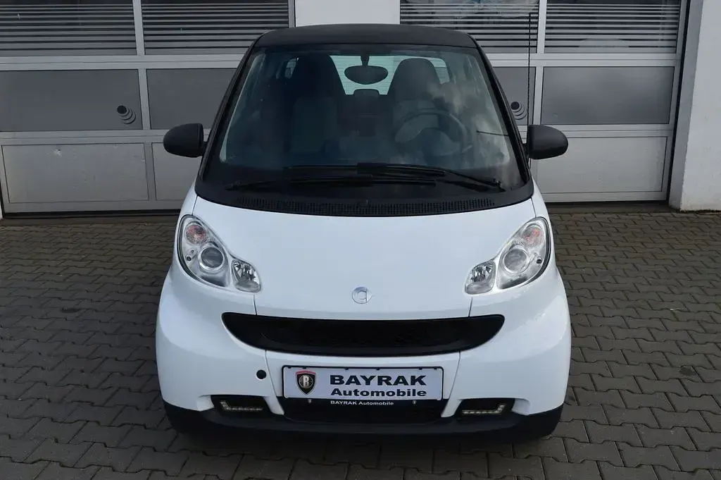 Gebraucht Smart ForTwo Coupé 61 PS (44 kW) 2011 Weiß Coupé