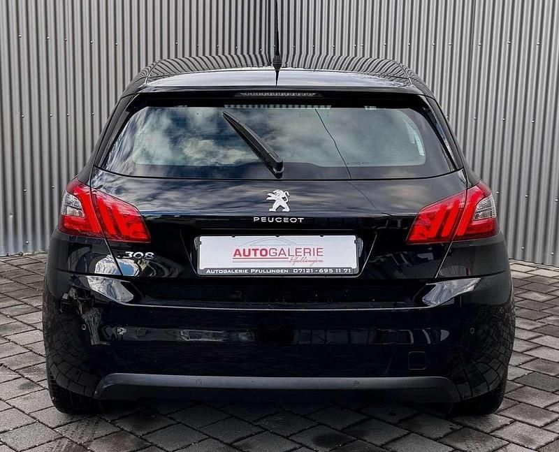 Gebraucht Peugeot 308 Active 131 PS (96 kW) 2021 Schwarz Kleinwagen