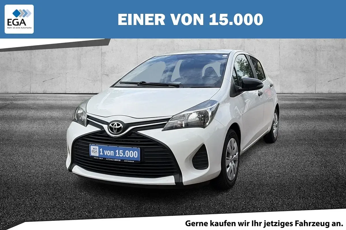 Gebraucht Toyota Yaris 69 PS (50 kW) 2015 Weiß Kleinwagen