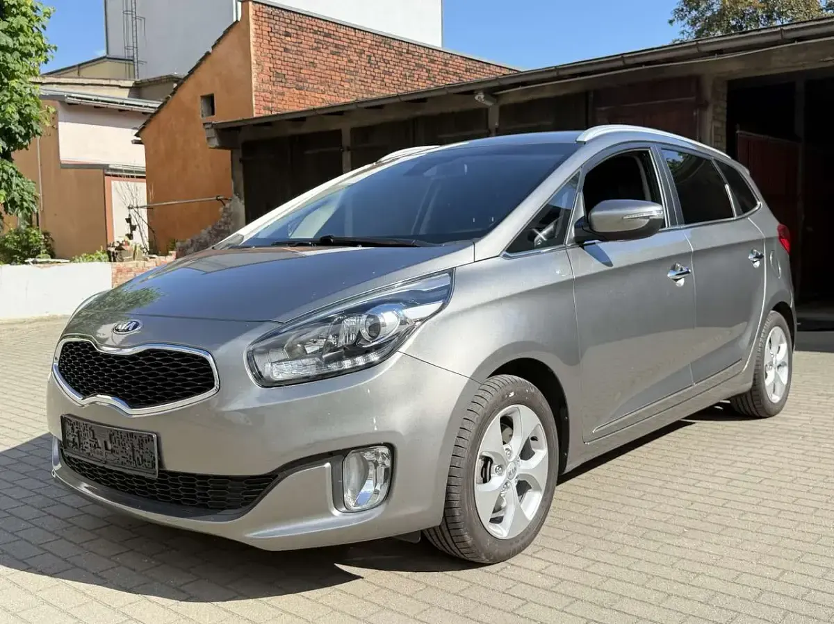 Gebraucht Kia Carens Attract 135 PS (99 kW) 2013 Grau Van / Kleinbus