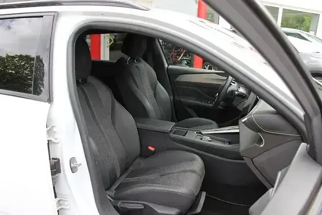 Gebraucht Peugeot 308 SW GT 145 PS (106 kW) 2025 Okenitweiss (metallic) Kombi