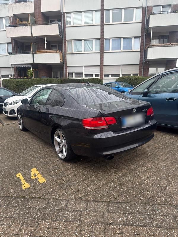 Gebraucht BMW 320 170 PS (125 kW) 2009 Schwarz Coupé