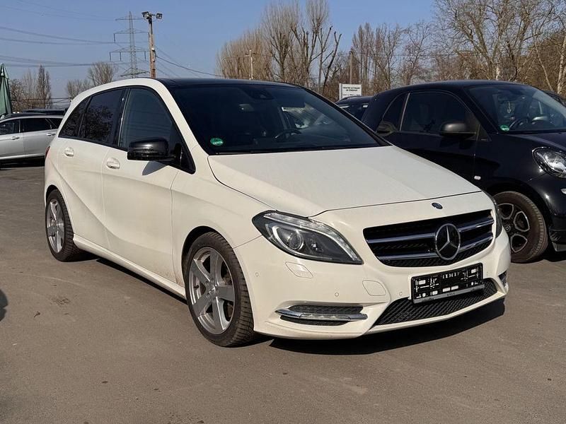 Gebraucht Mercedes B220 170 PS (125 kW) 2013 Weiß Van / Kleinbus