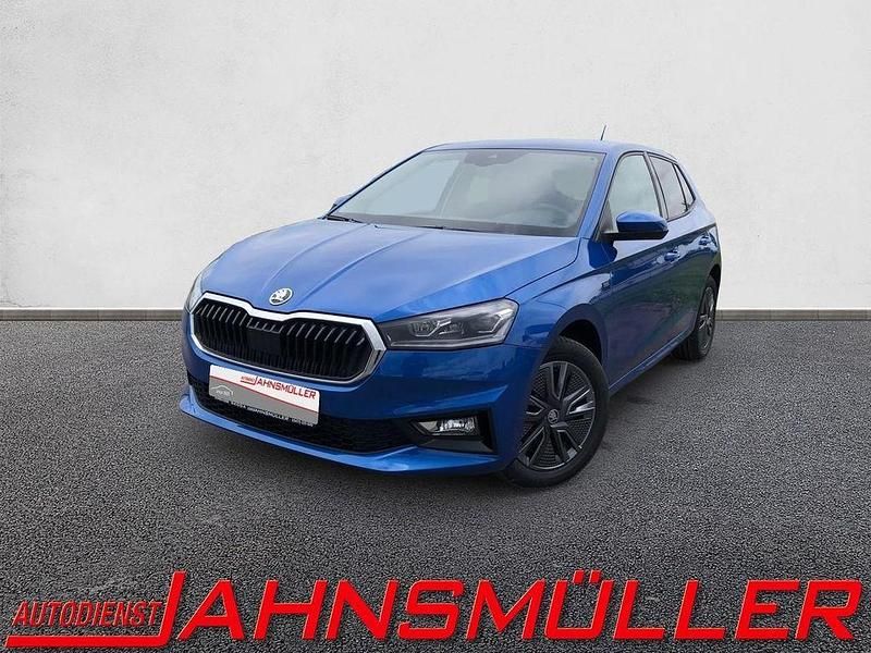 Blau Neu 2025 Skoda Fabia Tour Kleinwagen | 28.590 € (Etwas zu teuer) - Bild 1/4