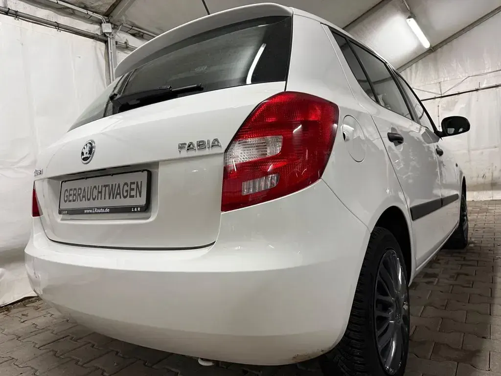 Gebraucht Skoda Fabia Cool Edition 60 PS (44 kW) 2014 Weiß Limousine