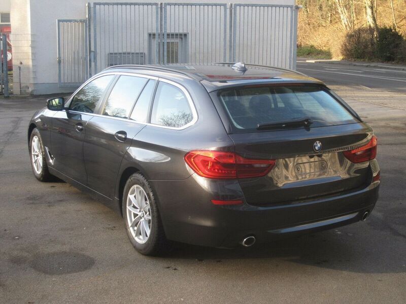 Gebraucht BMW 520 190 PS (139 kW) 2019 Grau Kombi