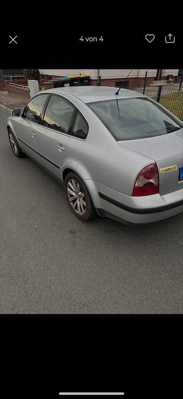 Second-hand VW Passat 131 CP (96 kW) 2005 Argintiu Berlinǎ