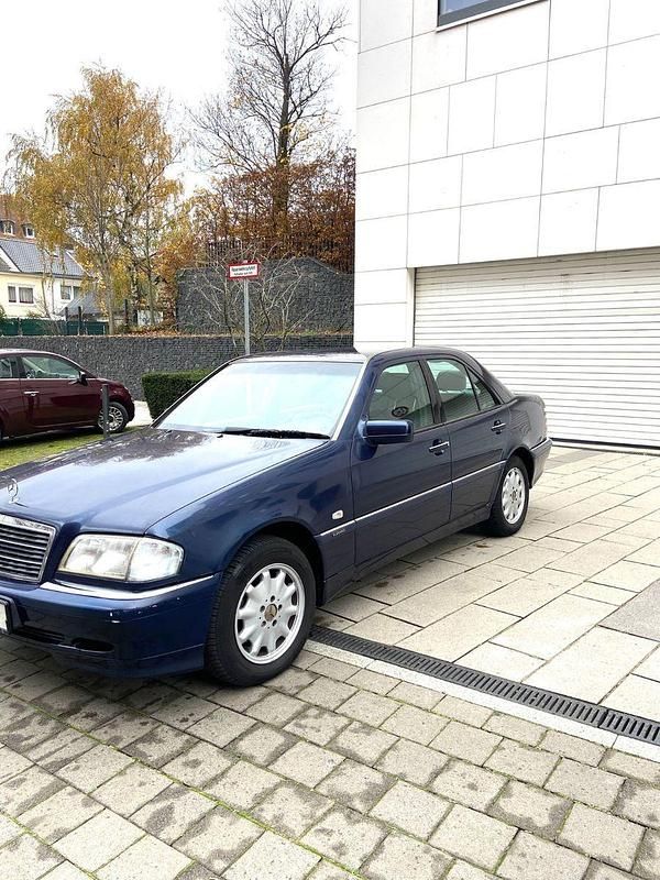 Blau Gebraucht 1997 Mercedes C280 Elegance Limousine | 6.999 € (Fairer Preis) - Bild 1/4