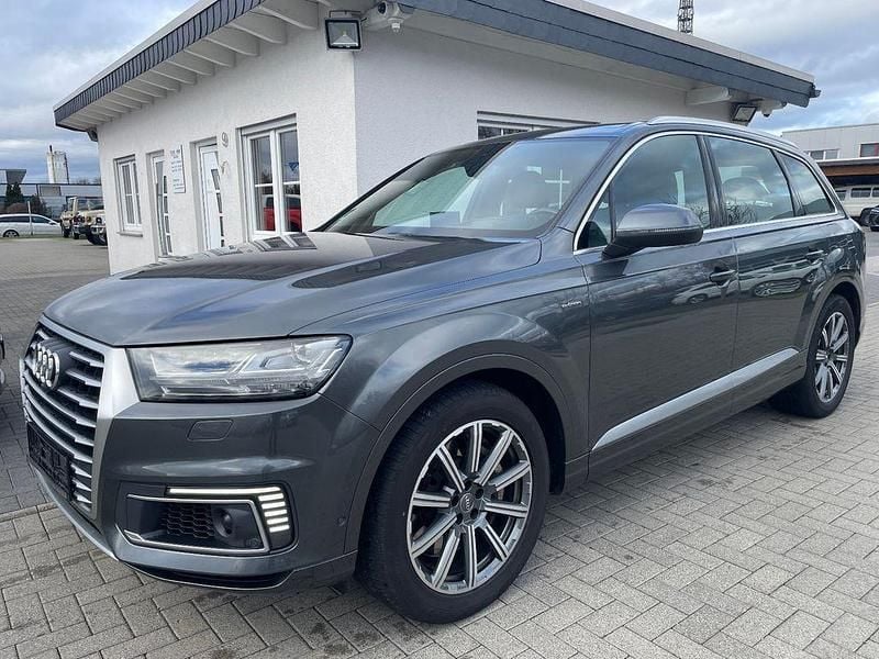 Grau Gebraucht 2017 Audi Q7 SUV | 25.990 € (Guter Preis) - Bild 1/4