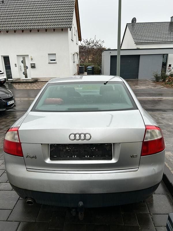 Second-hand Audi A4 102 CP (75 kW) 2004 Argintiu Berlinǎ