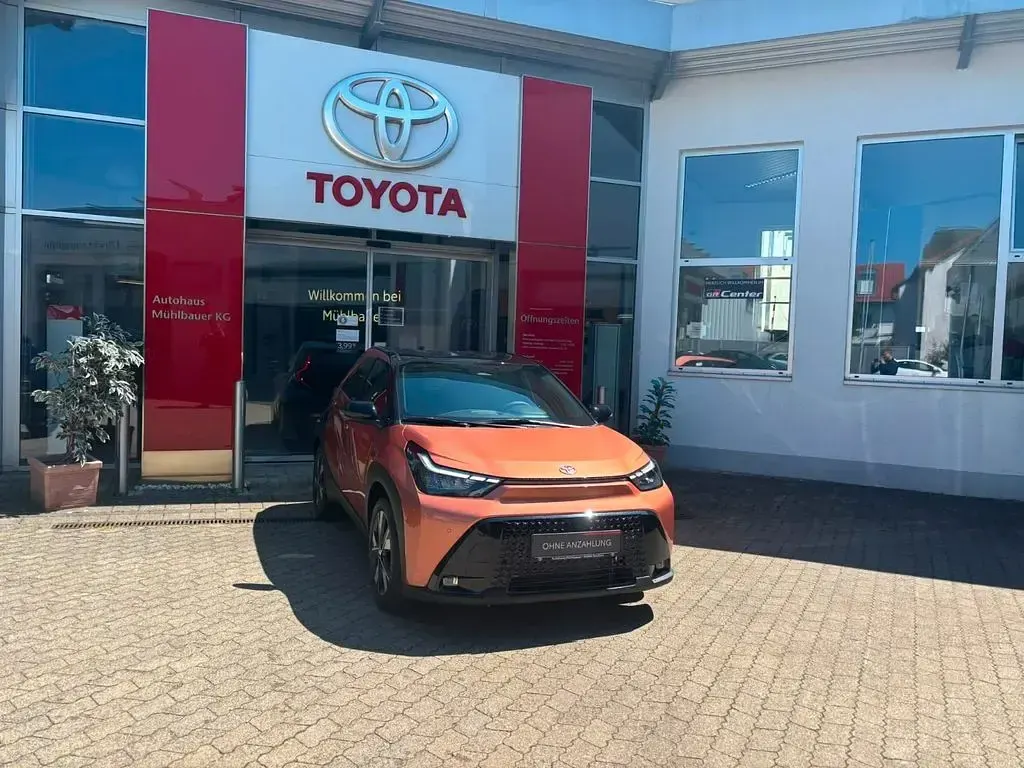Neu Toyota Aygo X 116 PS (85 kW) 2026 Orange SUV