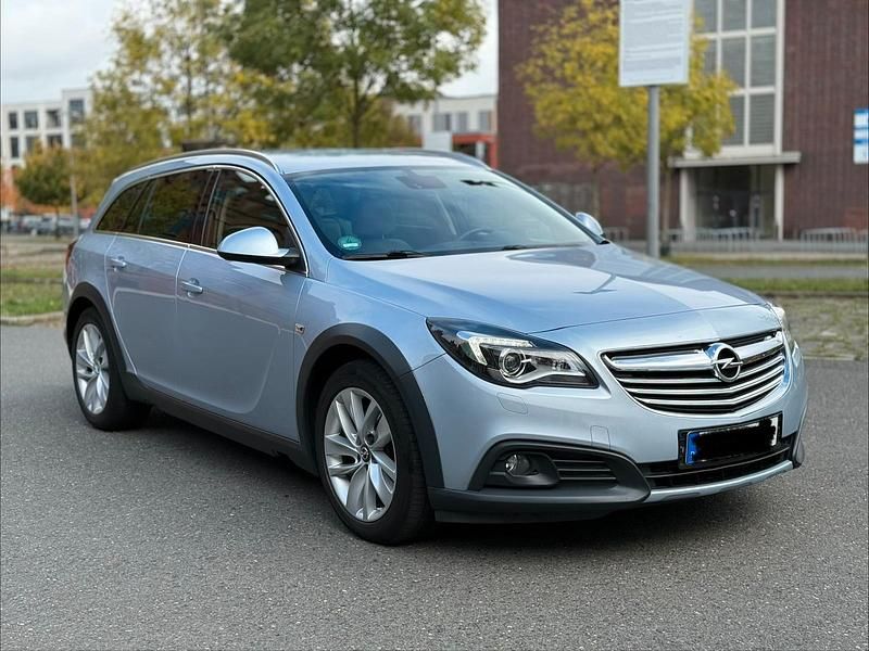 Schwarz Gebraucht 2014 Opel Insignia Country Tourer Kombi | 11.249 € (Fairer Preis) - Bild 1/4