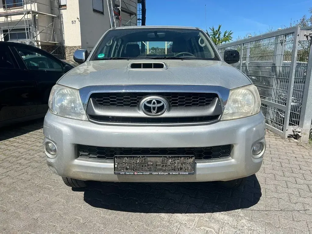 Gebraucht Toyota HiLux Life 144 PS (105 kW) 2010 Silber Pickup