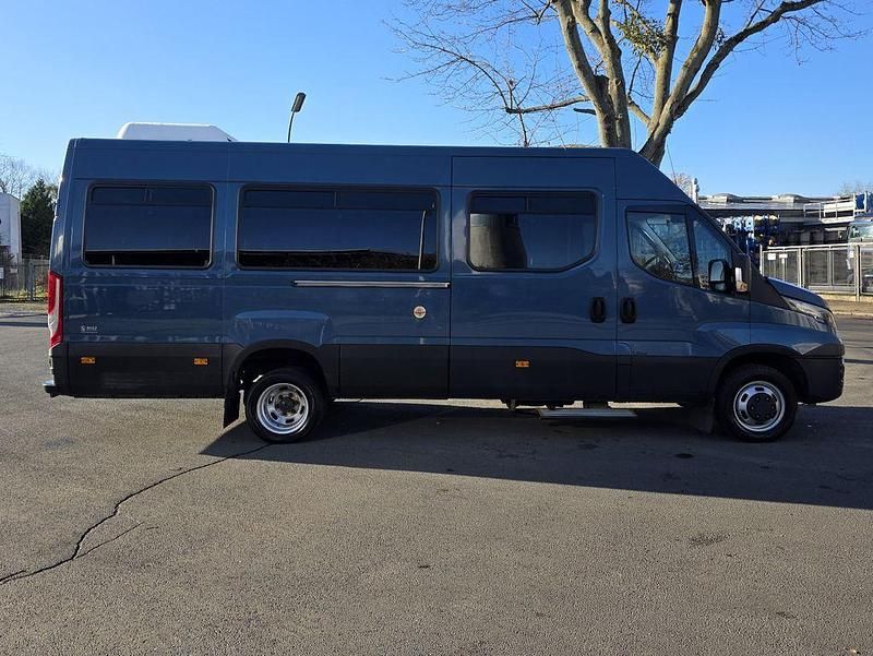 Gebraucht Iveco Daily 170 PS (125 kW) 2016 Blau Van / Kleinbus