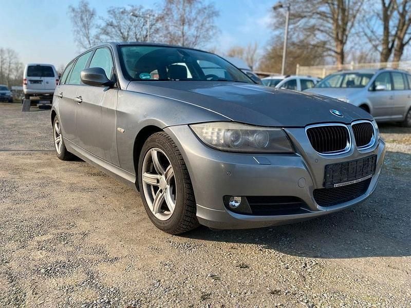 Gebraucht BMW 318 143 PS (105 kW) 2012 Grau Kombi