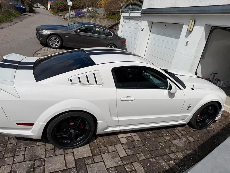 Gebraucht Ford Mustang 270 PS (198 kW) 2007 Weiß Coupé