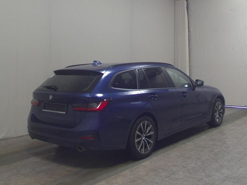 Gebraucht BMW 318 Advantage 156 PS (114 kW) 2022 Blau Kombi