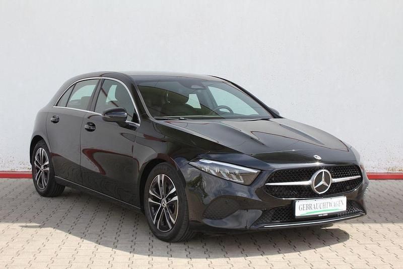 Schwarz Gebraucht 2024 Mercedes A180 Progressive Limousine | 24.770 € (Superpreis) - Bild 1/4