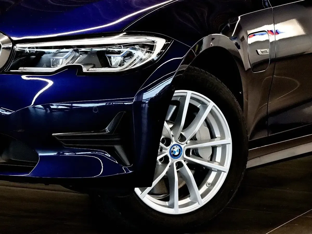 Second-hand BMW 330e Advantage 252 CP (185 kW) 2022 Albastru Berlinǎ