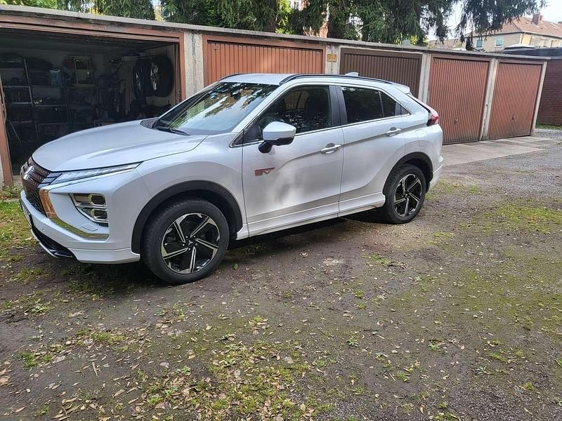 Weiß Gebraucht 2022 Mitsubishi Eclipse Cross Top SUV | 21.200 € (Fairer Preis) - Bild 1/4