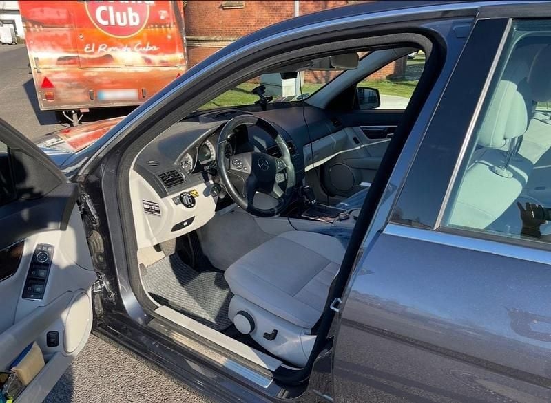 Gebraucht Mercedes C200 Elegance 184 PS (135 kW) 2009 Grau Limousine