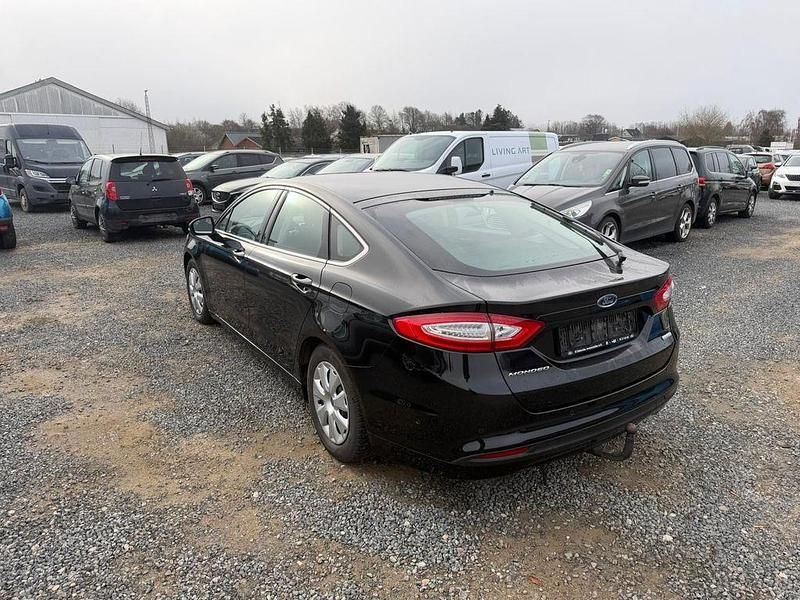 Gebraucht Ford Mondeo Trend 160 PS (117 kW) 2015 Schwarz Limousine