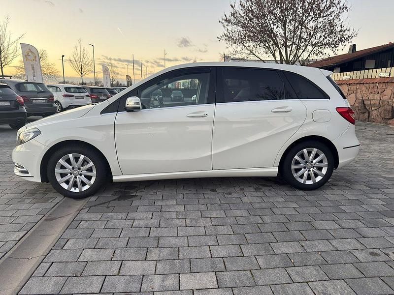 Gebraucht Mercedes B220 184 PS (135 kW) 2014 Weiß Van / Kleinbus